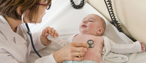 Uşaqlarda Pnevmoniya, uşaqlarda qulaq ağrıları, Uşaq həkimi, Pediatr